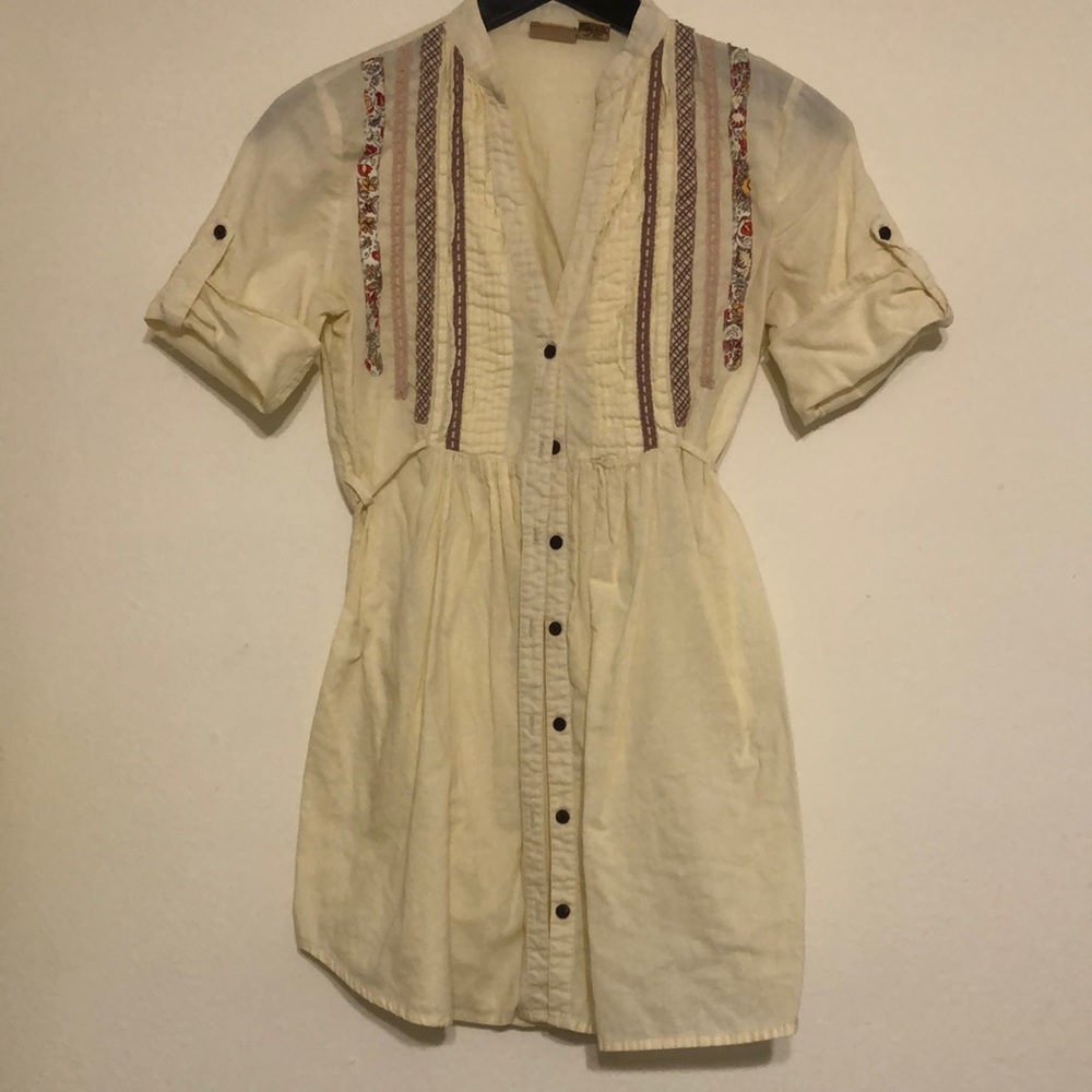 Daytrip button down top size S